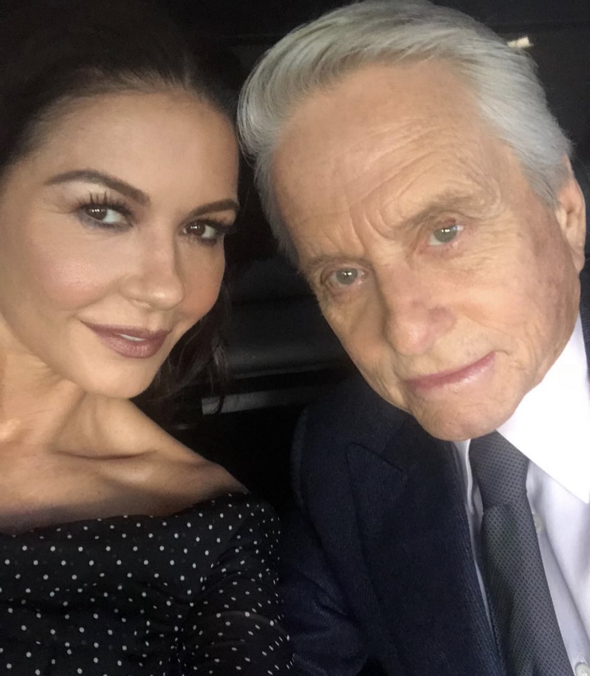 Eu amo tanto o fato deles fazerem aniversário no mesmo dia    happy birthday catherine and michael douglas 