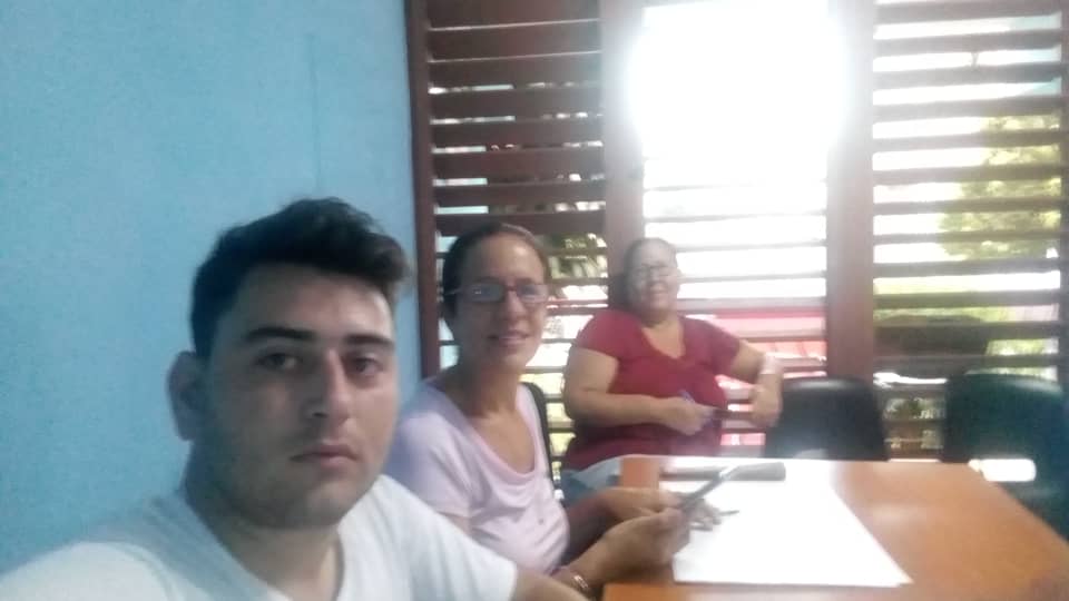 DanhizDP's tweet photo. En los colegios son muchas la autoridades electorales con rostro joven. Aquí muestro 4 amigos del combate de todos los días que hoy están desde sus barrios defendiendo la democracia y la participación ciudadana.
Están ahí por las #FamiliasCubanas y por #Cuba.👏🇨🇺 https://t.co/cQftLPCldQ