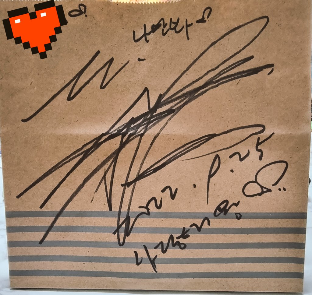 snupi357's tweet photo. 이런 계도 타보는구나ㅠㅠ
 집에오자마자 방 문에 잘 걸어둠 🧡 https://t.co/DxhHSUFYdc
