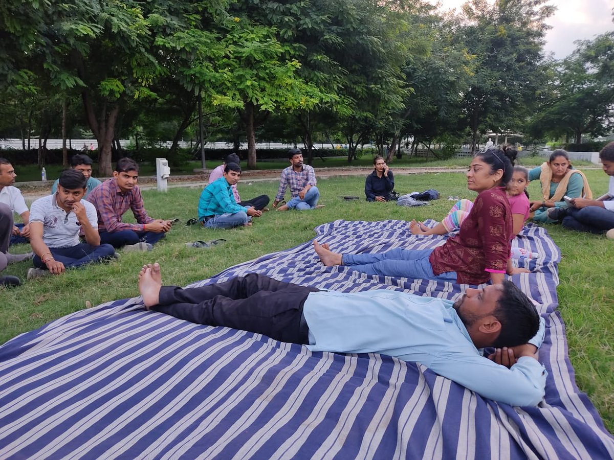 आज इनके जज्बे को सलाम करते हुए आज ट्विटर campaign इन दो टीचर को समर्पित
ये लोग रोड़ पर सो रहे हैं ताकी बुढ़ापे में हम रोड़ पर न सोए।
#OPSforAnita
#WeWantOPS
#OnlyOPS
<a href="/CMOGuj/">CMO Gujarat</a> 
<a href="/jitu_vaghani/">Jitu Vaghani</a>
<a href="/kuberdindor/">Dr. Kuber Dindor</a> 
<a href="/KanuDesai180/">Kanu Desai</a>
<a href="/abpasmitatv/">ABP Asmita</a> 
<a href="/Vivekdoza/">Vivekk Oza</a> 
<a href="/tv9gujarati/">Tv9 Gujarati</a> 
<a href="/Divya_Bhaskar/">Divya Bhaskar</a> 
<a href="/GSTV/">GSTV</a>