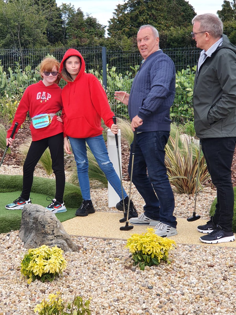 SusanWi97181198's tweet photo. @claytoncaravans Fantastic round of mini golf
Lola ,Gracie,Andy and Robert https://t.co/9OaSV7ULPv