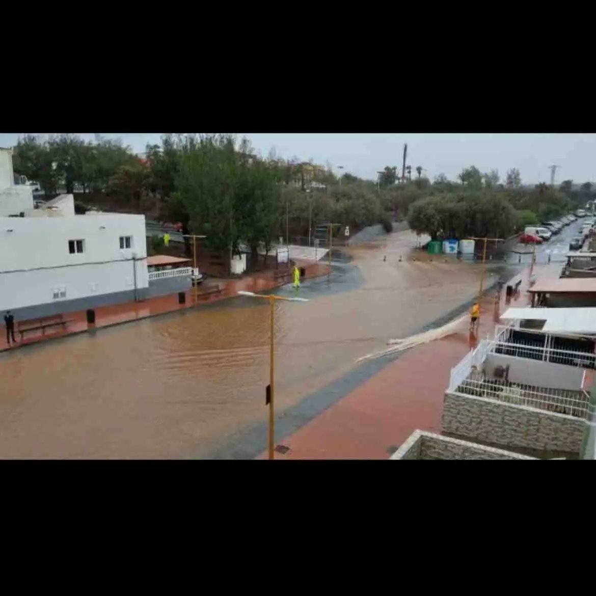 Franciscogarnc's tweet photo. Desde el @santaluciagc hemos activado el plan de emergencia municipal #PEMU y estamos actuando desde el CECOPAL en coordinación con el @cabildodegrancanaria

Policía local y protección civil municipal se encuentra desplegados por todo  #santaluciadetirajana
#Hermine 
#FMAcanarias https://t.co/k1NLmTzkPj