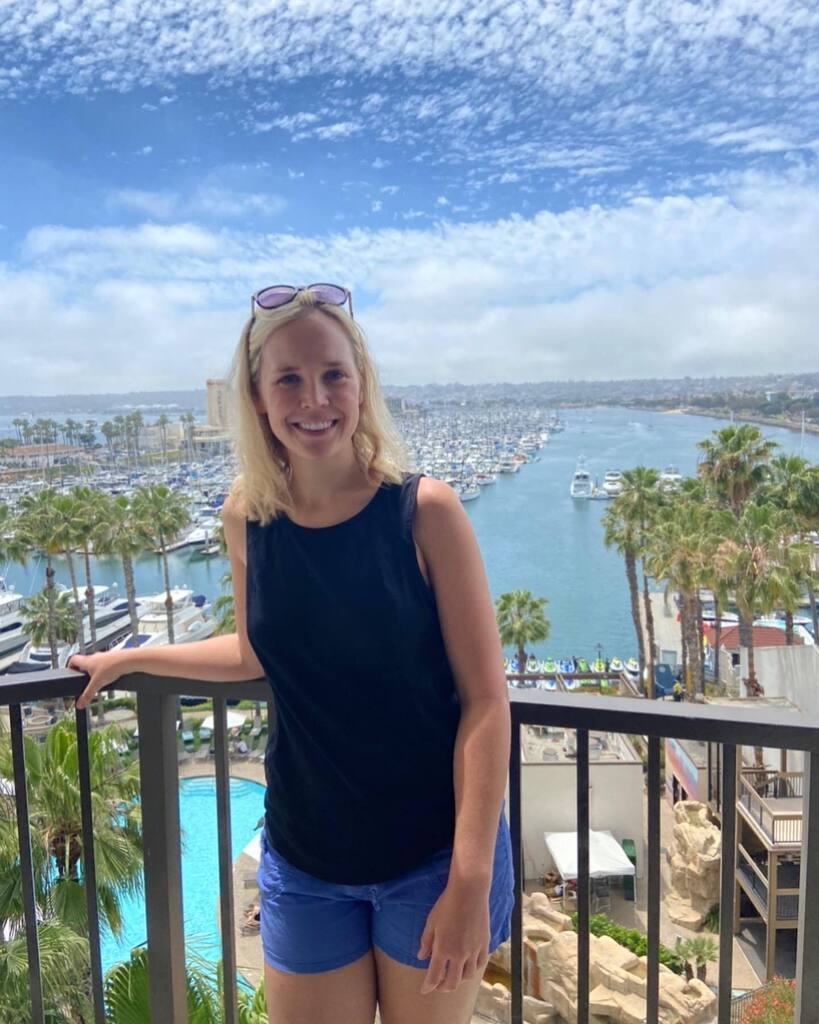 Another Sunday with our PEM Fellows! Meet one of our lovely first year fellows, Holly!! Hometown: Floyds Knobs, IN
Medical school: Indiana University 
Residency: Medical University of SC (Charleston, SC) + Chief Year
Interests: Reading, NASA, snowboardin… instagr.am/p/Ci7q-fyO9wL/