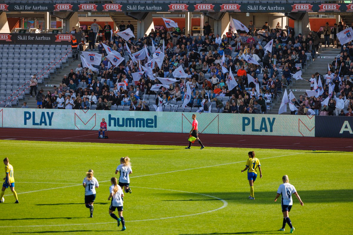 AGFFodbold's tweet photo. AGF's kvinder spillede 3-3 mod Brøndby IF her til eftermiddag efter et flot comeback foran rekordmange tilskuere 👏❤️ 𝟭𝟰𝟮𝟯 var på plads i Ceres Park - dermed en ny tilskuerrekord for AGF Kvindefodbold ✔️👍 #ksdh #kvindeliga https://t.co/CJ0VTre3dz