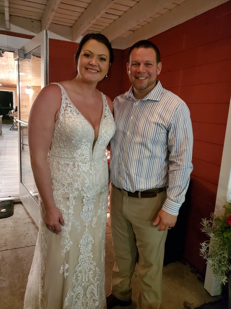 skaarjordan2's tweet photo. I got to witness one of my favorite people @MackenzieHuber accomplish some amazing things in college but seeing her walk down the aisle yesterday was her greatest moment yet! #proudcoach 
Quick S/O to former players and my recruits! https://t.co/sJiVPnnYJz