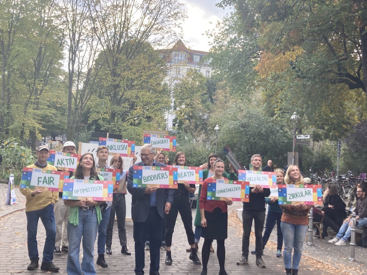 To mark the occasion of the 7th anniversary of the SDGs we, the German Council for Sustainable Development, <a href="/DonutBerlin/">DonutBerlin</a> and other local initiatives #FlipTheScript on what we think we can do. Let’s change the narrative - from apathy into action. 🇩🇪 #Act4SDGs <a href="/SDGaction/">UN SDG Action Campaign</a>
