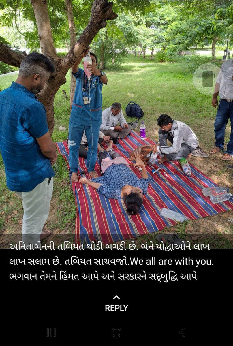 VasuPat78705800's tweet photo. आज इनके जज्बे को सलाम करते हुए आज ट्विटर campaign इन दो टीचर को समर्पित
ये लोग रोड़ पर सो रहे हैं ताकी बुढ़ापे में हम रोड़ पर न सोए।
#OPSforAnita
#WeWantOPS
#OnlyOPS
@CMOGuj 
@jitu_vaghani
@kuberdindor 
@KanuDesai180
@abpasmitatv 
@Vivekdoza 
@tv9gujarati 
@Divya_Bhaskar 
@GSTV https://t.co/iET3DfdCCC