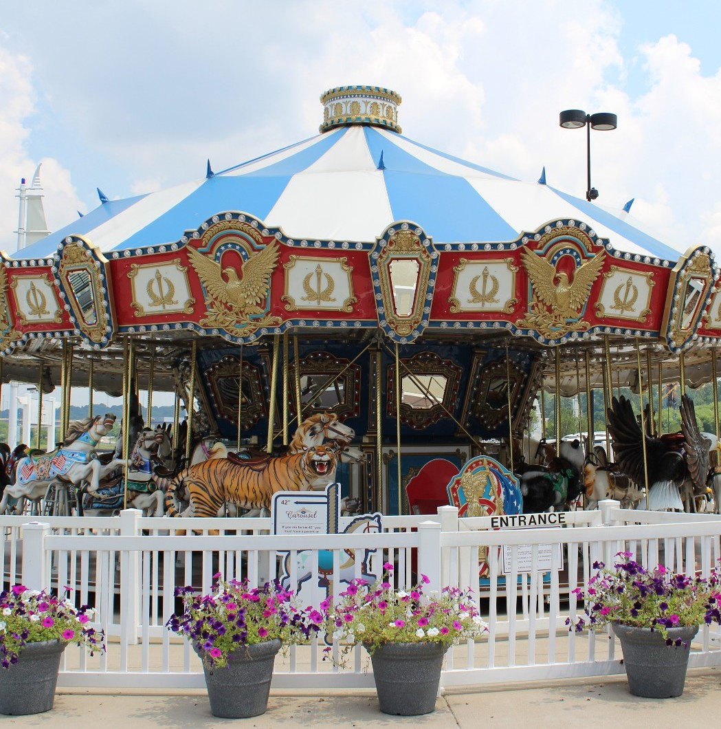 CapitalWheel's tweet image. This Sunday take a spin with the whole family on the Carousel at National Harbor. Kids enjoy unlimited rides all day play for only $7!  🎠