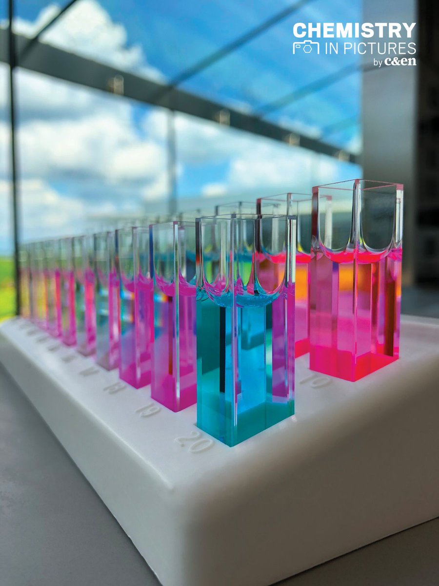 The cuvettes pictured here contain some of the most optimized rhodamine dyes that synthetic organic chemist <a href="/jonathangrimm/">Jon Grimm @dyerfulchymist.bsky.social</a> has made as a Senior Scientist in the Lavis Lab at <a href="/HHMIJanelia/">HHMI | Janelia</a>. Read more about this #CENChemPics: fal.cn/3sbtM #FluorescenceFriday