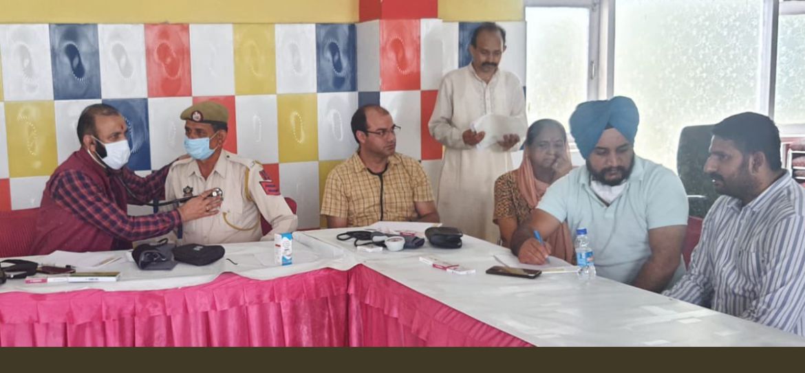 RomiSharma_8's tweet photo. #Cardiac #evaluation camp@ lower Roop Nagar Jammu #there is no #paucity of opportunities to give something for common good.There is no exercise better for the heart than reaching down and lifting people up @DrSushil6 you are teaching us this.
Stay blessed always.💐💐❤️🙏 https://t.co/TBscnHx8pw