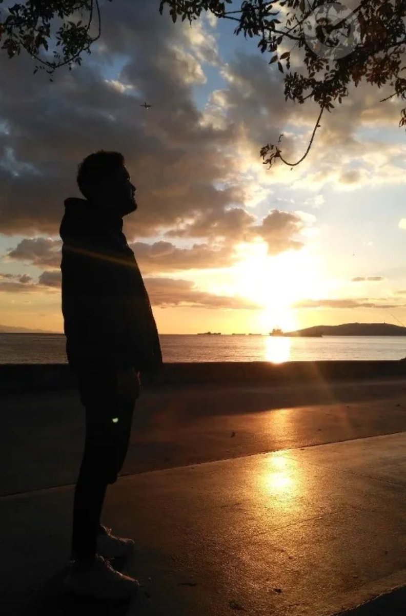 İnsan ne ile yaşar diye sorgularken ...