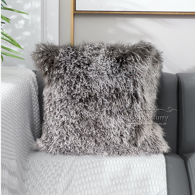 Add warm and cozy in your room with the new color lamb fur pillow. #fur #pillow #furpillow #cushion #furcushion #bedroomfashion #bedroomstyle #bedroomdecor #livingroomfashion #livingroomdecor #livingroomstyle #new #handmade #boutique #homedecor #homestyle #homeinterior #wool