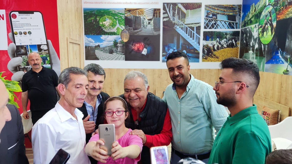 ozalahmet_'s tweet photo. Bugün İstanbul Yenikapı’da düzenlenen Malatya Tanıtım Günleri etkinliğini ziyaret ettim. Malatya’mızın tarihinin ve yemek kültürünün tanıtıldığı bu etkinliği düzenleyen yetkililere teşekkür ediyorum. Sıcak karşılama için teşekürler. #TEKParti #YenidenÖzal https://t.co/5tDLAm11Mm