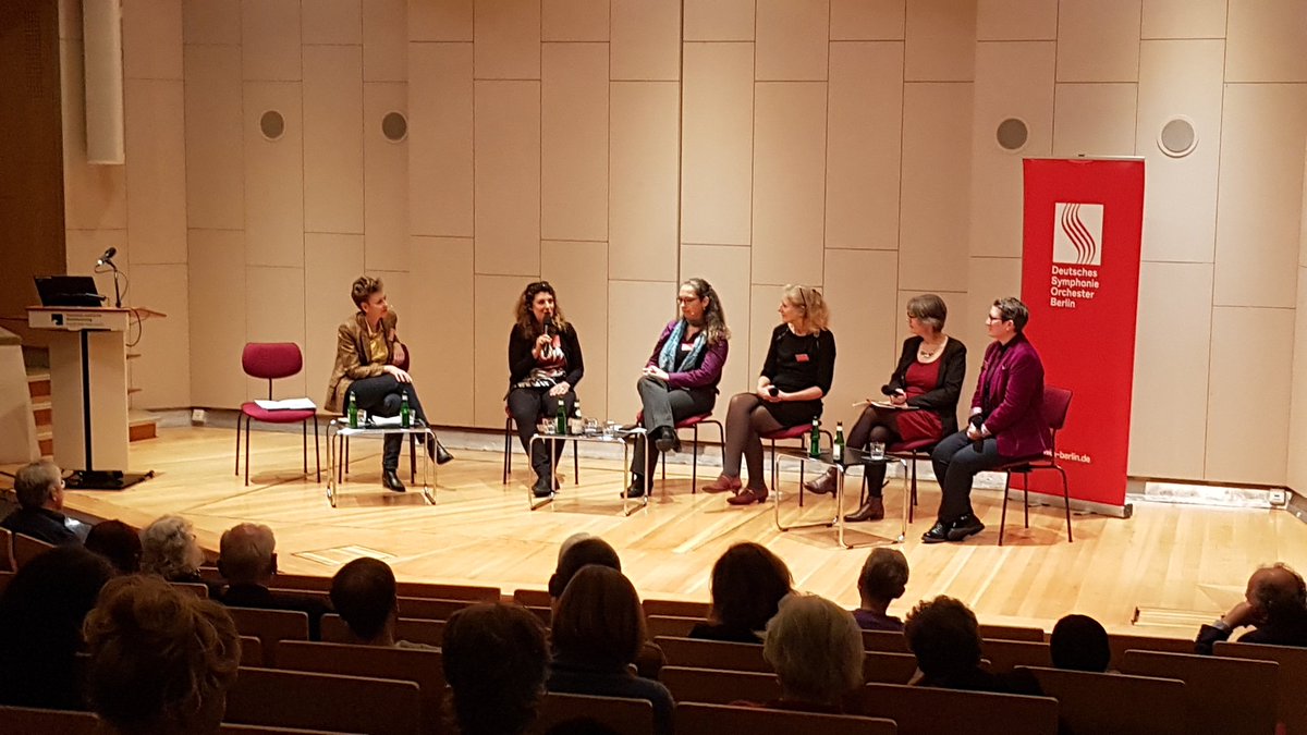 TomWappler's tweet photo. Podiumsdiskussion "Umgang mit der vielfältigen historischen Persönlichkeit Ethel Smyth und ihrer Musik heute" mit Rebecca Wolf, Angelika Silberbauer, Marleen Hoffmann, Cornelia Bartsch, Rebecca Grotjahn, Susanne Wosnitzka. #dso #sim #smyth https://t.co/H4lCUzlCZH