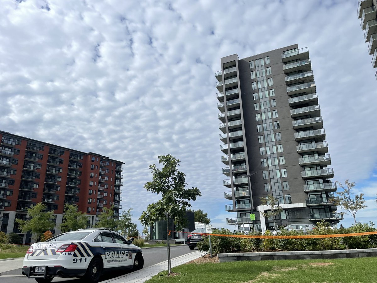 Emergency services were dispatched to the scene around 1AM after a fire alarm was triggered. Victims were brought to hospital where a woman and two children were pronounced dead. Police say a man, considered an important witness was stopped at scene and is meeting investigators.