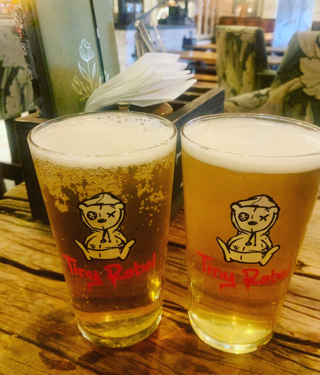 An outstanding Sunday afternoon, beginning with running into a small dog of my acquaintance hiding under a dog treats stall at @_makersmarket having stolen a chicken’s foot, and ending with finding a @thebotanistuk bear hunt token for a free pint of @tinyrebelbrewco beer. 🐕🍺