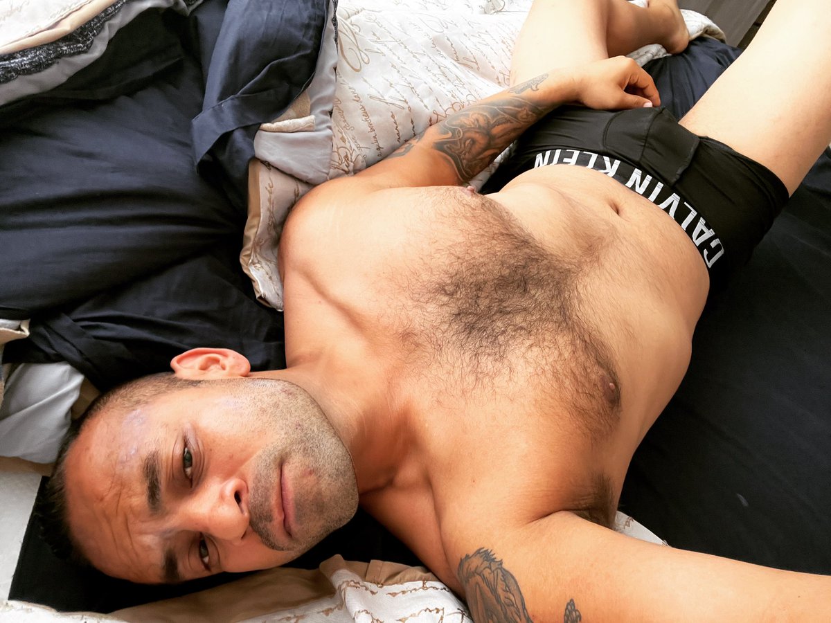 ivbarra's tweet photo. Que rico #domingo nublado, se antoja un café ☕️ 

#sexygay #pride #bed #boyinbed #gay #beard #gaybeard #bear #gaybear #sexyboy #picoftheday #fotodelfia #histergay #orgullo #lgbtqi+ https://t.co/UNMAwwwTVl