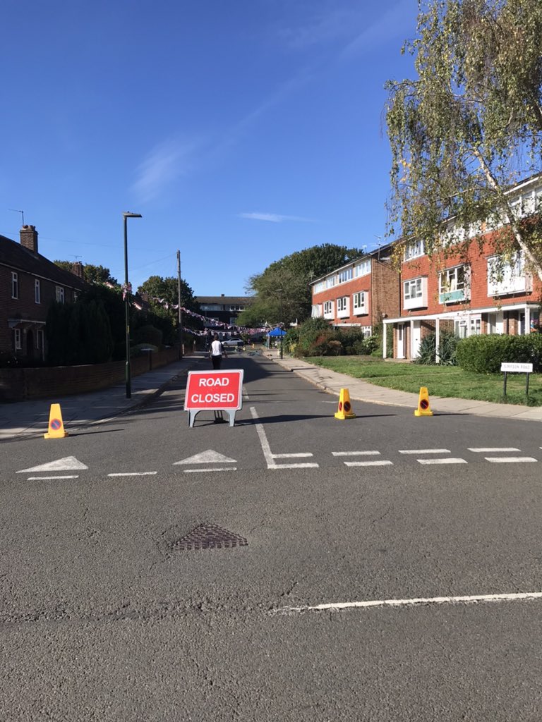 DVAZQUEZROSS's tweet photo. #playstreets #CarFreeDay @LBRUT having fun in the street party. https://t.co/PuX7n5atra