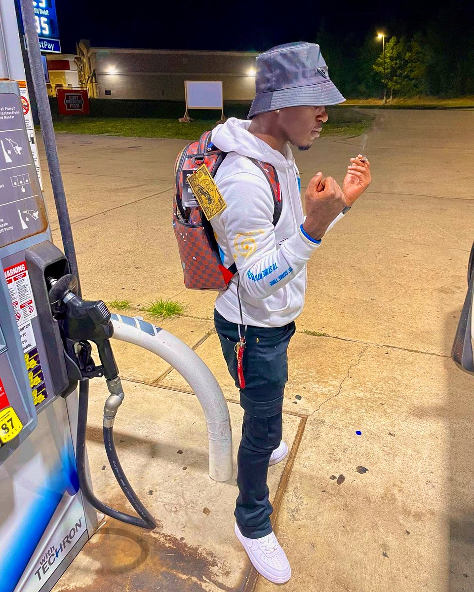 BankwayHeem's tweet photo. Just Turned 21, but these ni**as know I been a Savage…😈
#LongLiveMy🅿️🅱️’s
#GramFam https://t.co/TwcjGDryJx