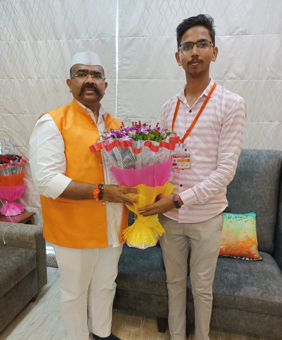 sameers91604798's tweet photo. अण्णासाहेब पाटील आर्थिक मागास विकास महामंडळाच्या अध्यक्षपदी (मंत्रिपद दर्जा) हिंदुत्ववादी मा. श्री. नरेंद्र जी पाटील साहेब यांची नियुक्ती झाल्याबद्दल आपणास शुभेच्छा. समाजसेवेच काम आपल्या हातून होण्यास आई भवानी आपणास बळ देवो.@mieknathshinde @narendra_anna https://t.co/zyG7sdGupq