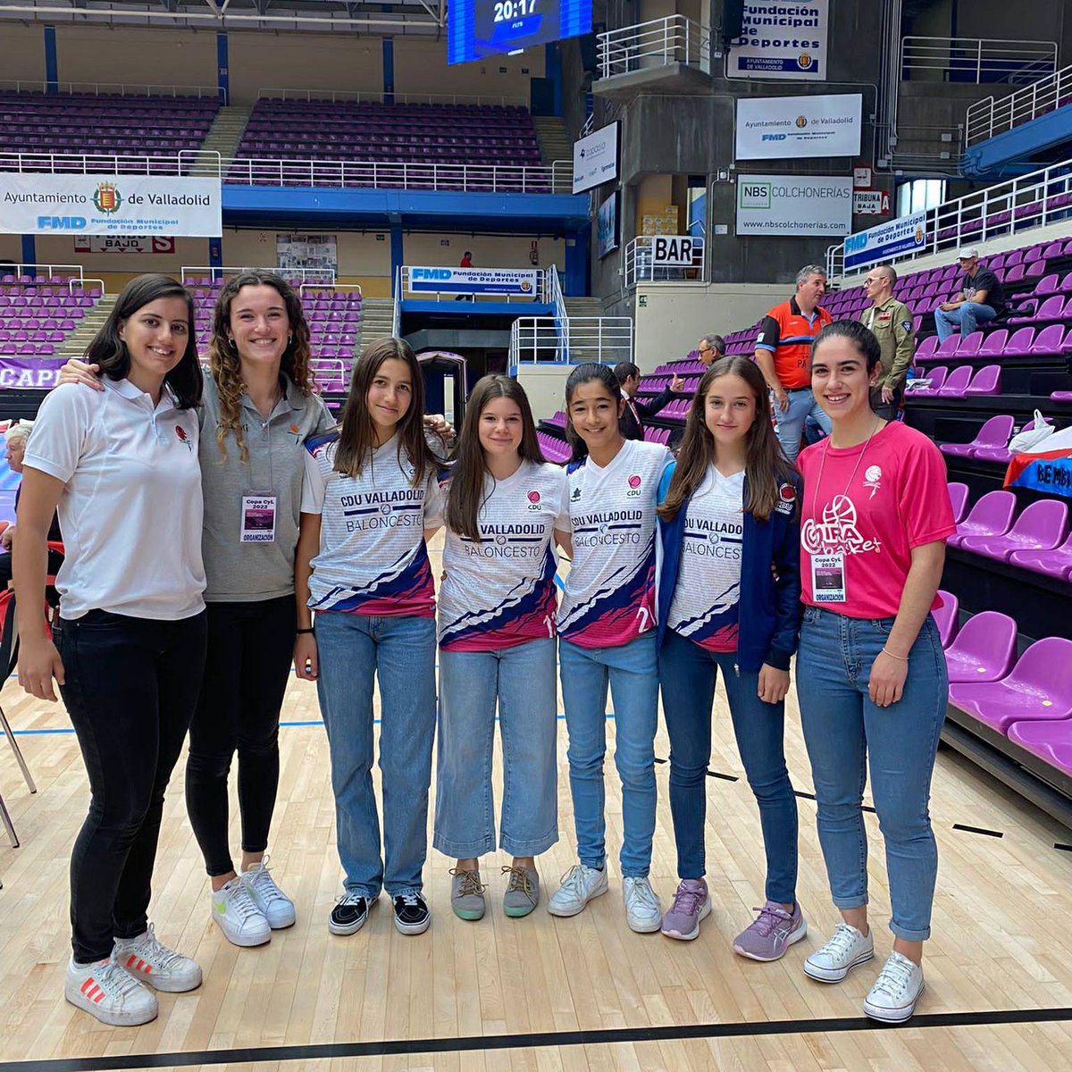 sanidubasket's tweet photo. Algunas de nuestras Infantiles, cadetes y senior han participado estos días como voluntarias en los partidos de la #CopaCyL2022 !!
#CDU #UVA #Valladolid #BaloncestoFemenino #UniversidadValladolid #LigaFemenina #SentimientoCDU https://t.co/1zjOUdJIgA