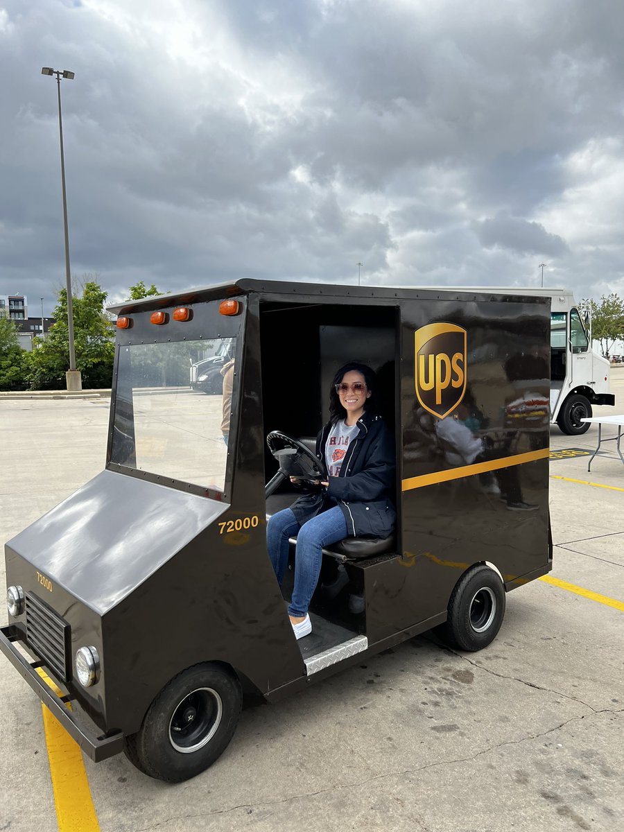 Come down to Jefferson st Hub for the Touch-a-Truck and refer a friend event!!! @HRGalindoUPSers @UPSjobs @ups #YouBelongAtUPS @koltensmith10 @CP_UPSers @jagrant1020