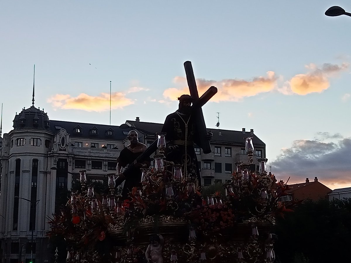 Enhorabuena hermanos de <a href="/jhsleon/">Cofradía del Dulce Nombre de Jesús Nazareno</a> por el buen hacer durante todo el <a href="/33encuentroleon/">33 Encuentro Nacional de Cofradías León 2022</a> , especialmente por la emotiva Ronda extraordinaria del viernes y la magna procesión de ayer. Todo un ejemplo de organización y cuidado de los detalles.