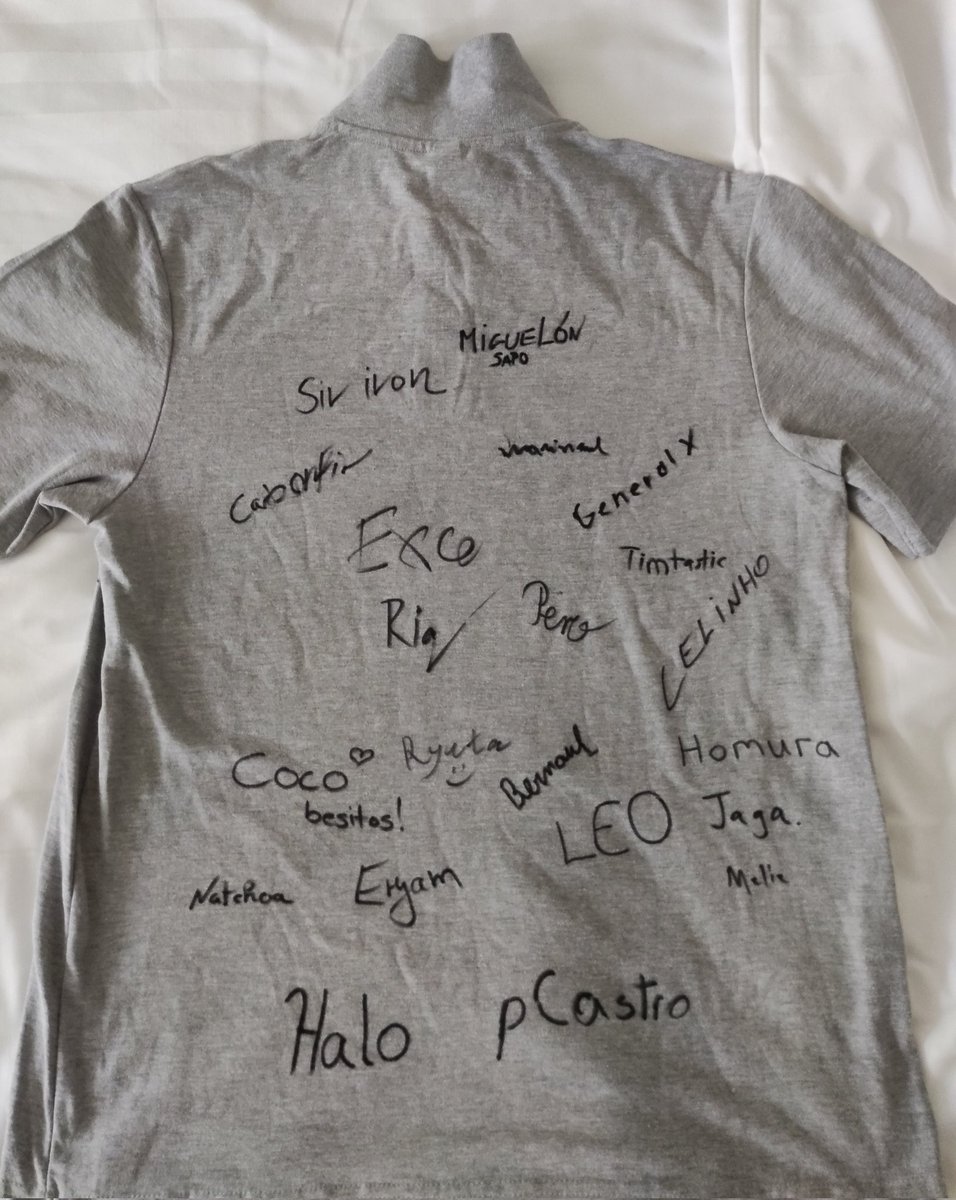 Pronto se viene el sorteo más especial que hemos hecho en el canal. Ha costado recopilar todas estas firmas, todavía quedan unas cuantas que intentaré conseguir luego. La de quién os gusta más? 😍