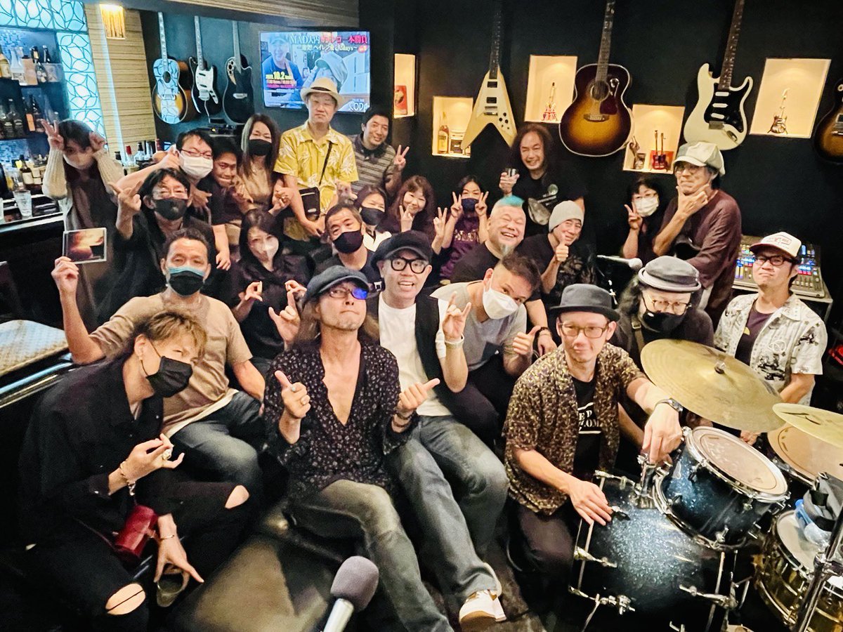 mb_coda's tweet photo. お客様もニッコニコ😃✨
素敵な夜でした💓
#BARSUIKYO
#BARSUIKYO9周年
#三位一体
#ESCREAM
#ShinyPink
#inochibowniflow
#MusicBarCODA https://t.co/6Lt6s6RcRB
