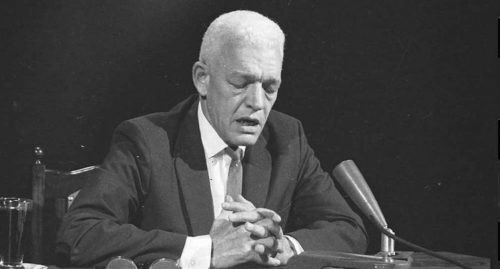 La historia nunca los perdonará. Aquellos sectores oligárquicos (empresarios, un sector de la Iglesia, terratenientes y guardias orientados por EEUU) cometieron un crimen contra el país. A 59 años del golpe de Estado a Juan Bosch, aún sufre la democracia y el pueblo dominicano.