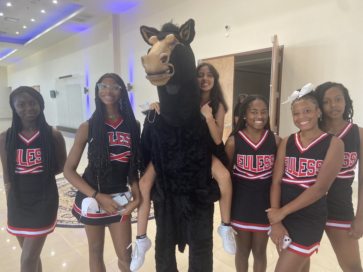 EulessCheer's tweet photo. Representing EJH at the new Euless Farmers Market today! #EJHStallionStrong More pics to come! https://t.co/SsattUEwe0