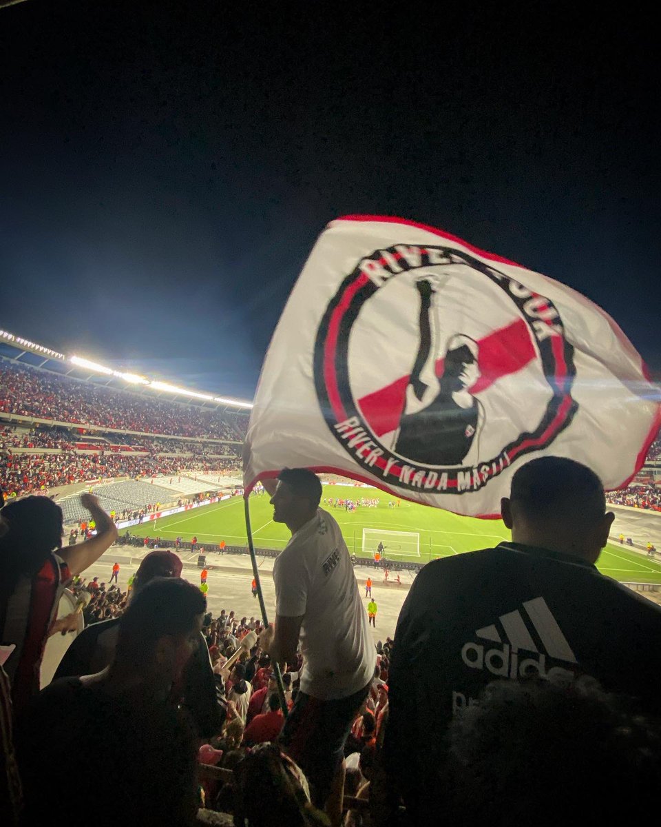 chelson14's tweet photo. En las buenas siempre vamo’ a todos lados y en las malas y en las mas o menos tambien lcdsm!!!
#RiverYNadaMas
#HugoYNadaMas
#RiverTour https://t.co/E4zU8Dll7q