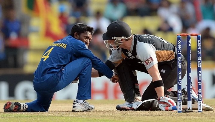 In 2012 WT20 Akila Dananjaya was hit flush on the face.The ball ricocheted yet McCullum chose to check on the rookie than take a run. Kiwis would get eliminated through two super overs.A run that weighed in gold, yet spirit of cricket reigned. #CricketTwitter #SpiritOfCricket
