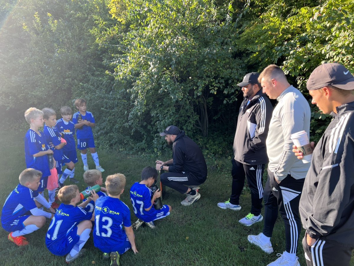 IndyPremierSC's tweet photo. 13B Elite I complete with brain trust this AM at MSP! #premierandproud #loadsofcoaches #1to2ratio https://t.co/XBci1rwwDn