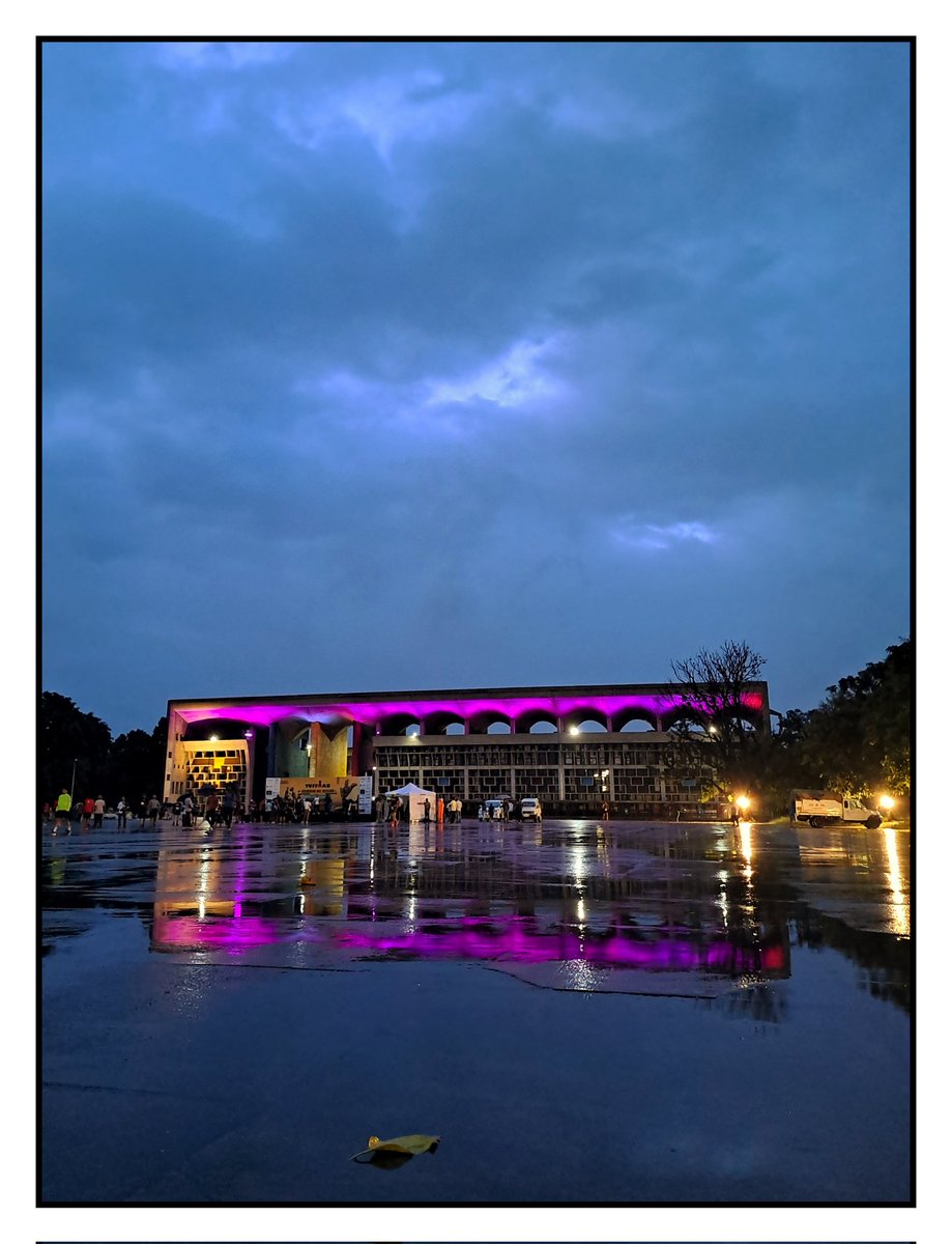 tusharnarula_21's tweet photo. Palace of Justice, Chandigarh in all its might during monsoon!
#capitolcomplex #highcourt #haryana #punjab #clouds #monsoon https://t.co/XmjFSkaPN1