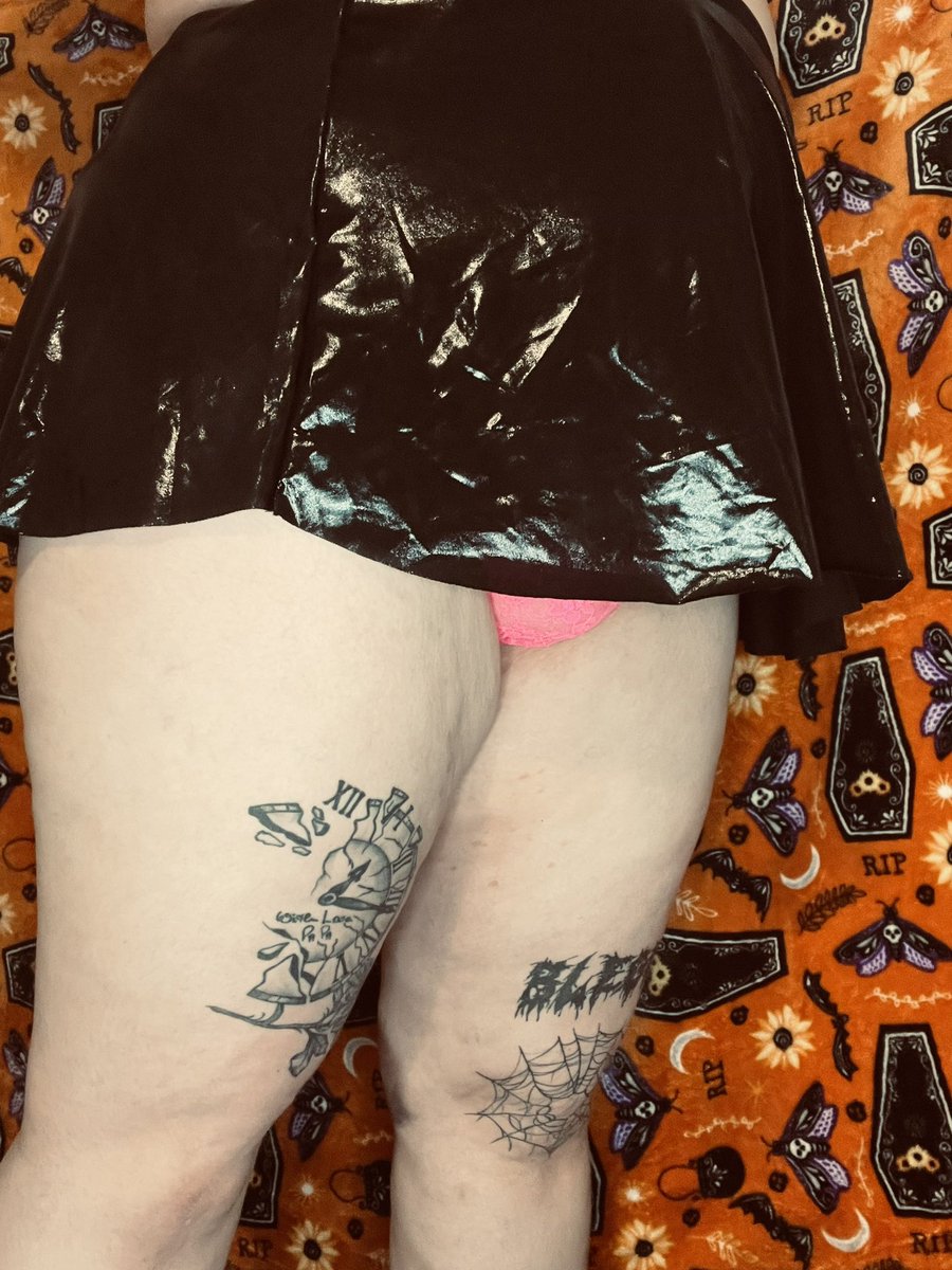 kittyonlyfans3's tweet photo. Just about spooky season 💦👅

#spookyseason #spooky #selflove #gothgirl #gothbabe #onlyfans #onlyfanspages #onlyfansgirl #shortskirt #gothaesthetic #gothicc #gothicskirt #gothicsexy https://t.co/dBy8pIEpk8