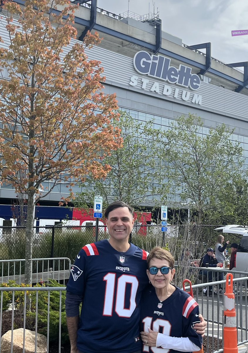 PeterMatson's tweet image. Beautiful fall day for a game w/ mom!!  #GoPats