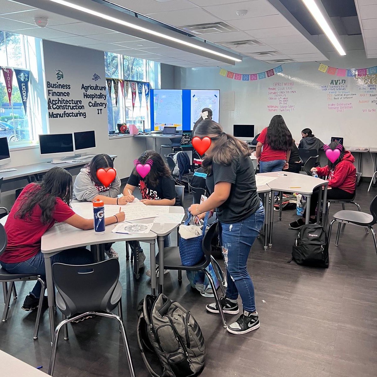 MsMacedoClass's tweet image. Last week my @avid4college babies applied the 10 steps of tutorials to real life scenarios. 🥹🤩🥰😍 #AVID #CFBproud #EaglesRising @coachhyde79