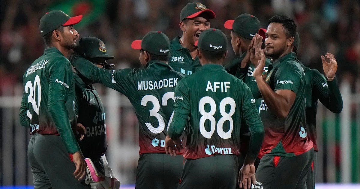 UAE needs 159 runs from 20 overs. 
Bangladesh 158/5. 
Can UAE chase it? 
We will be happy if the associate team chases it down. 
Live: bit.ly/Cricket-Live-S… 

#BANvsUAE @BCBtigers vs @EmiratesCricket
