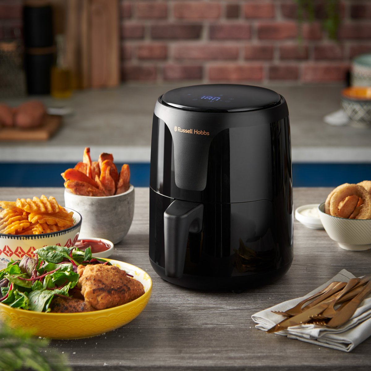 Yes you can ditch the takeaways this #FreshersWeek, with the SatisFry Small. Cook up to 700g of chips in less time than previous Russell Hobbs models, no fuss or mess required!