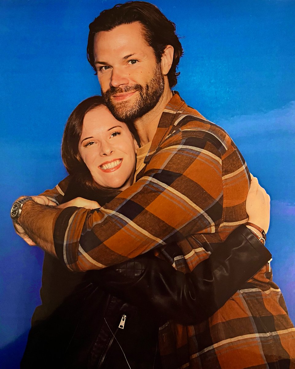 shanawatchestv's tweet image. Got my Jared hug! He didn’t disappoint! 😍❤️ 

#SPNKC #SPNKC22 #KCCon #JaredPadaleki