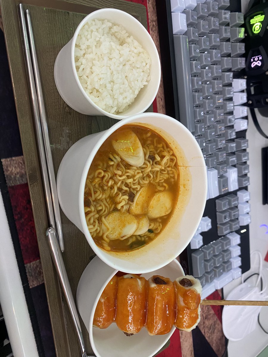 여러분 제가 최근에 실기 예약 때문에 피시방을 갔거든요 아니 피시방 음식 왜 이렇게 잘 나오는지 웬만한 음식점 뺨 치는 맛이였어요 글고 예약 다 하고 오버워치 했는데 예전에는 블리자드 회원가입 못 해서 ( 나이가 안 되서 ) 빌려서 했는데 이제는 당당하게 회원가입 했어요. ( 멋있는 19살 )