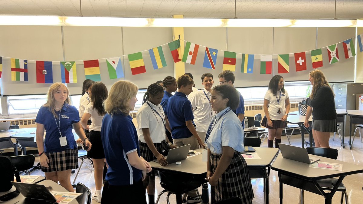 KCiringione's tweet photo. A productive two weeks in 106 with introductions 🗣, verb review with 🪨 📄 ✂️, detective 🕵🏻‍♂️ work associated with relative pronouns and space vocab, and analysis 🧐 of the two past tenses and comprehension of a famous French story series #weare106 #Frenchisfun @unioncatholichs https://t.co/0EW2n6rwmk