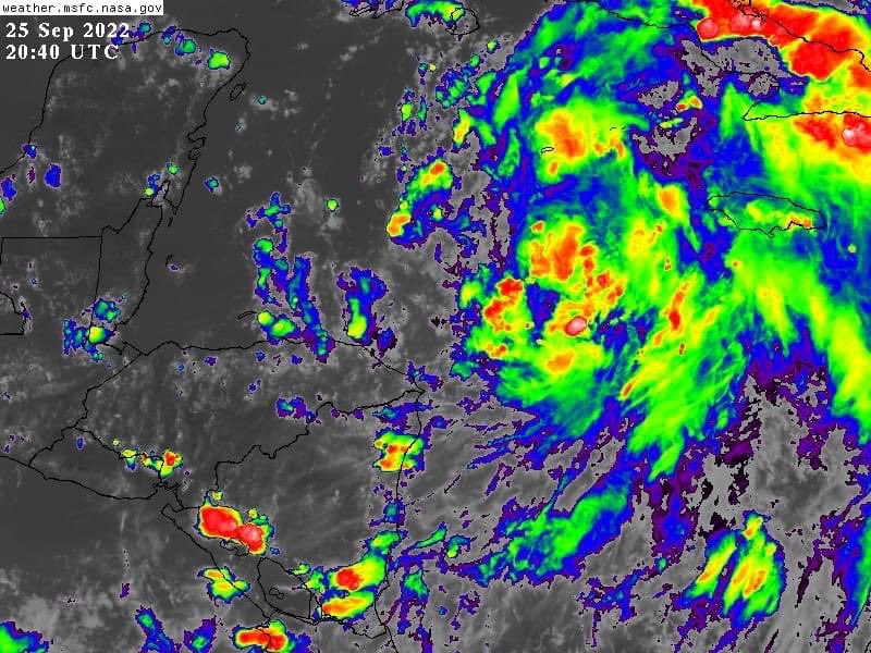 SandraYaniraSV's tweet photo. La Tormenta Tropical IAN podría intensificarse a huracán.🌀🚨

La tormenta ha bajado de latitud, situándose al nornoroeste de Nicaragua y Honduras, acercándose más a Centroamérica; además, tenemos una vaguada monzónica sobre nuestras costas, lo que nos aportará abundante humedad. https://t.co/S1cMEI3ZlH
