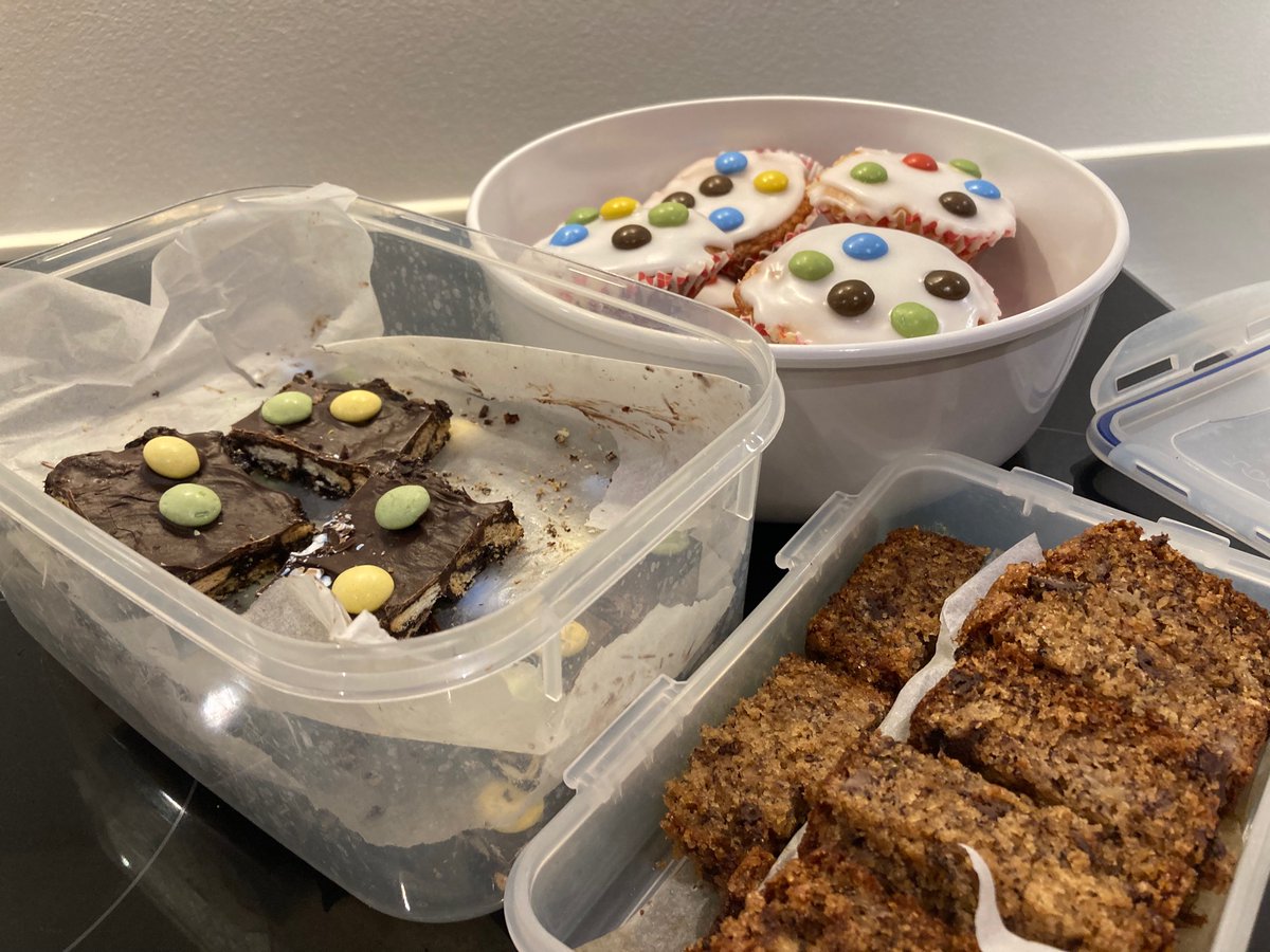 LizCh's tweet photo. If not a charity bake sale, this level of cake implies a birthday tomorrow…

#hello30 #turning30 #birthday #birthdaycake #officecake #bananacake #biscuitcake #fairycakes #baking https://t.co/1NKt8Sj3ol
