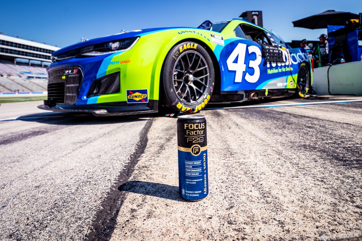 LEGACYMotorClub's tweet image. After starting 27th, @Erik_Jones has now made his way inside the Top-15 at @TXMotorSpeedway.  

#Focused