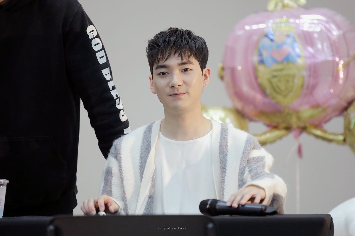 aronhourly's tweet photo. #ARON #아론 #곽아론 #AARON ♡ https://t.co/T8NsiMrPup