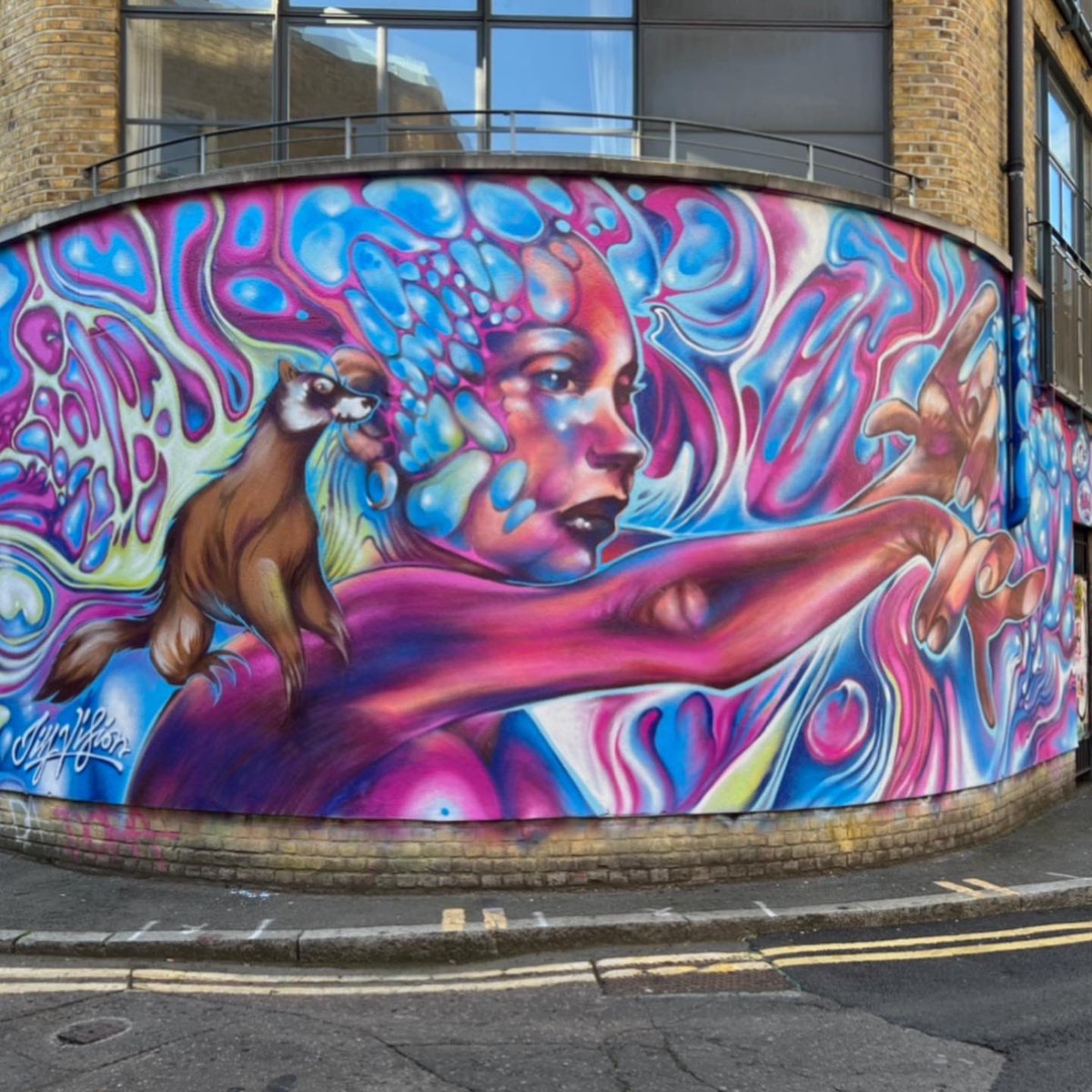 paulsmithuk's tweet photo. Last moments of September warm sunshine. 10 spray paint art murals with a ton of other images taken. My feet hurt…😩@davidspeeduk #ClaudiPicasso #cpwon @JimVision https://t.co/c8ZQTJiCC7