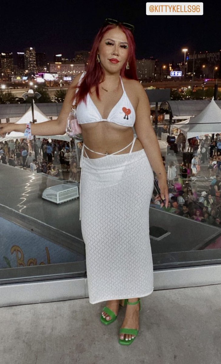 kittykells96's tweet photo. World’s Hottest Tour !🔥🔥@sanbenito  #BadBunny #worldshottesttour #LasVegas #OOTD https://t.co/EkBLdZTLdI
