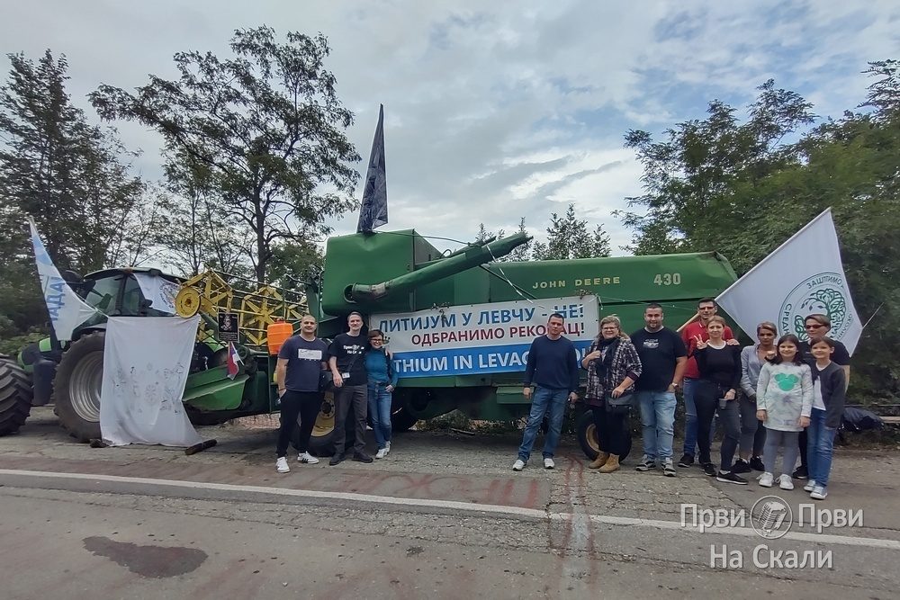 PrviPrviNaSkali's tweet photo. 📣 Галерија ППНС
СИБНИЦА ЗОВЕ: ОДБРАНИМО ЛЕВАЧ!
Пред бурну седмицу, у 40 фотографија

Левчани су ПРОТИВ рудника литијума на плодној земљи, али ове две недеље показују и ЗА шта су, који су то дарови Левча које бране јер од њих живе, а уз то су и наши ХРАНИТЕЉИ

Грожђе, јабуке... https://t.co/RPmVco3sXV